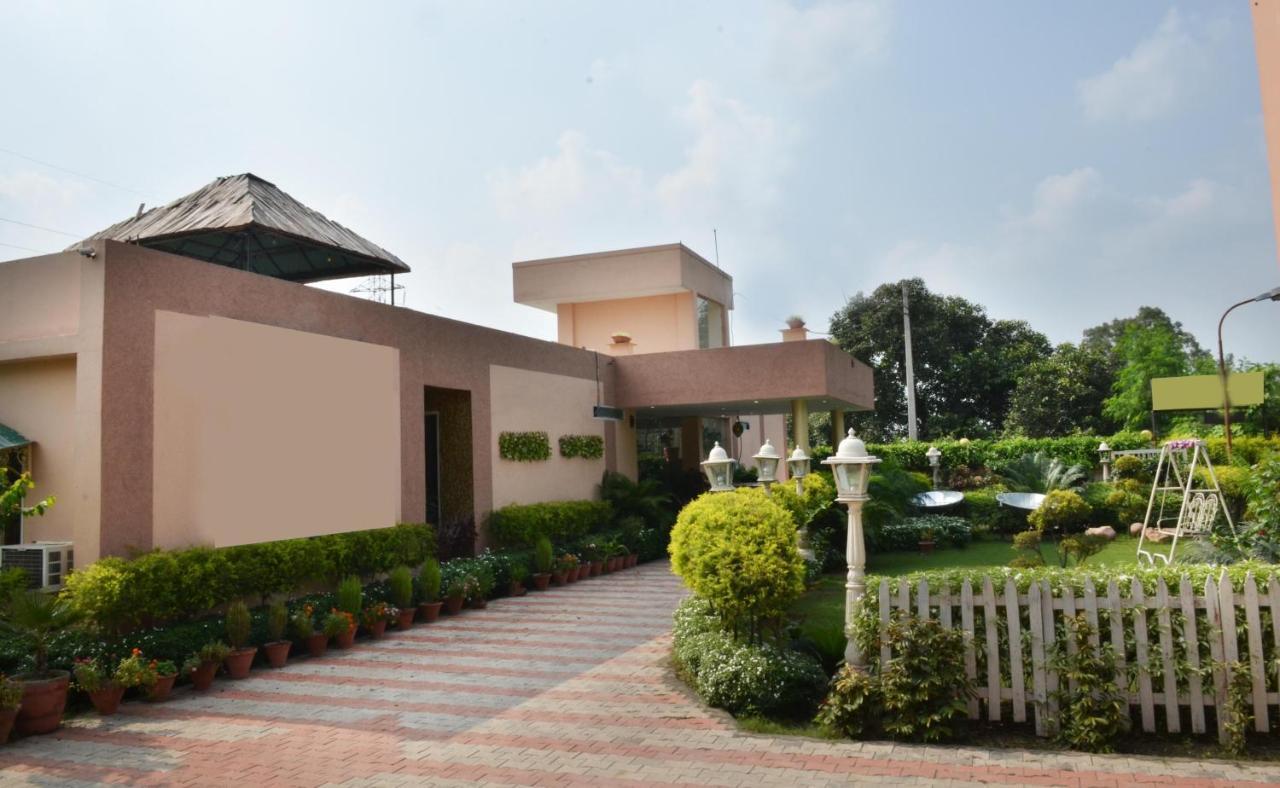 The Baghban Hotel & Resort, Baddi Exteriér fotografie